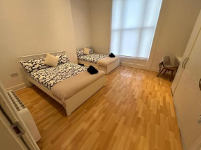 Deluxe Apartment in Talbot Street Sleeps 6